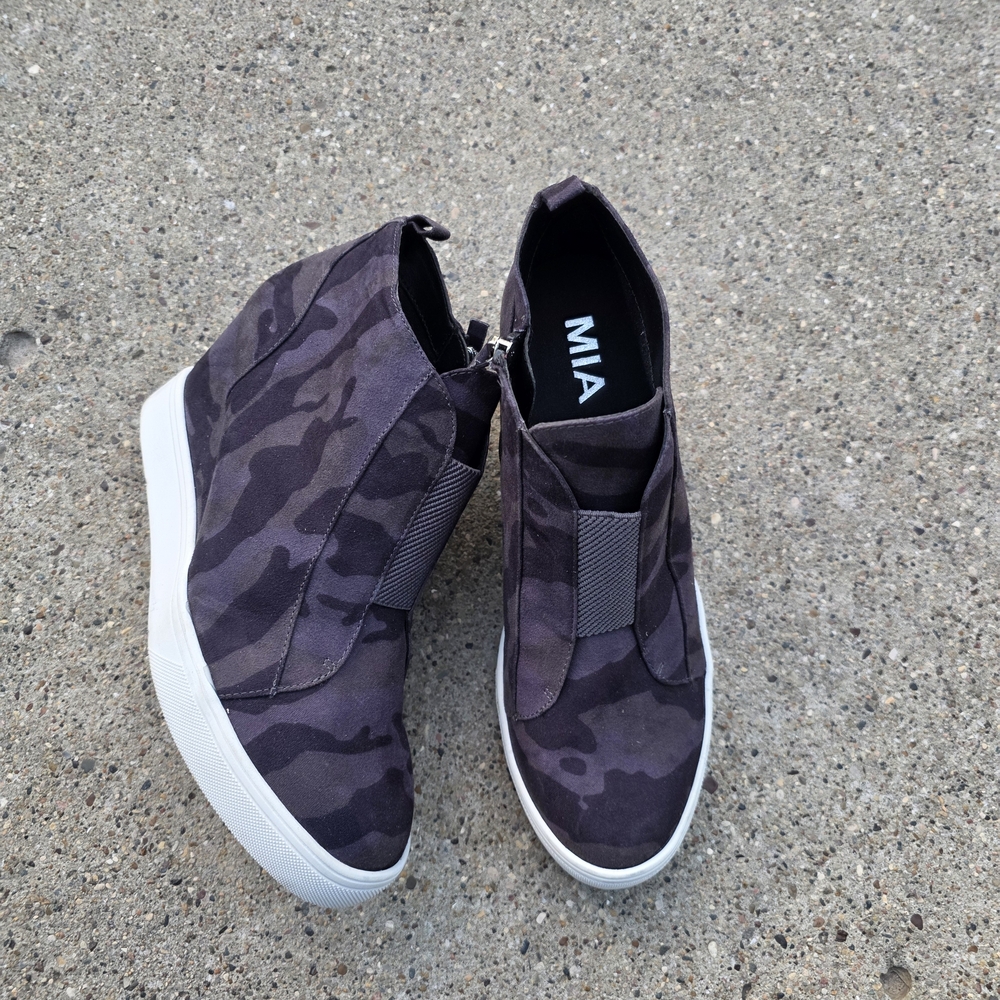 MIA Camouflage Wedge Sneakers Women Size 7.5